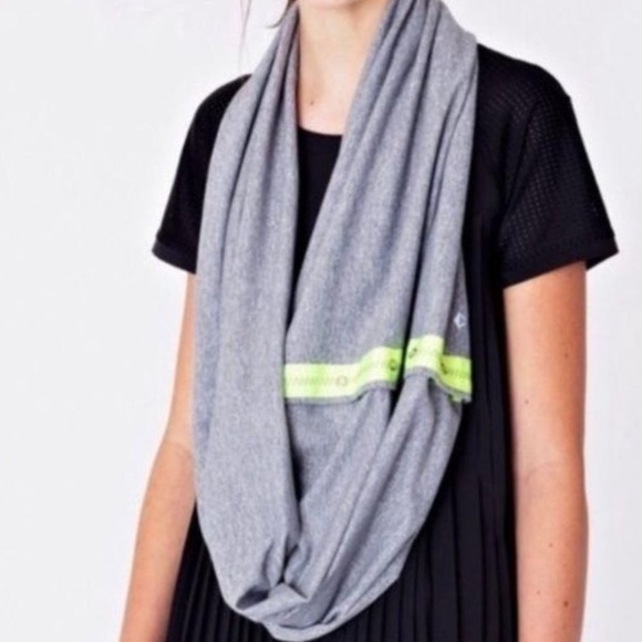 (A4) Ivivva By Lululemon Village Chill Scarf Snap Infinity Gray Green One Size - Picture 2 of 8